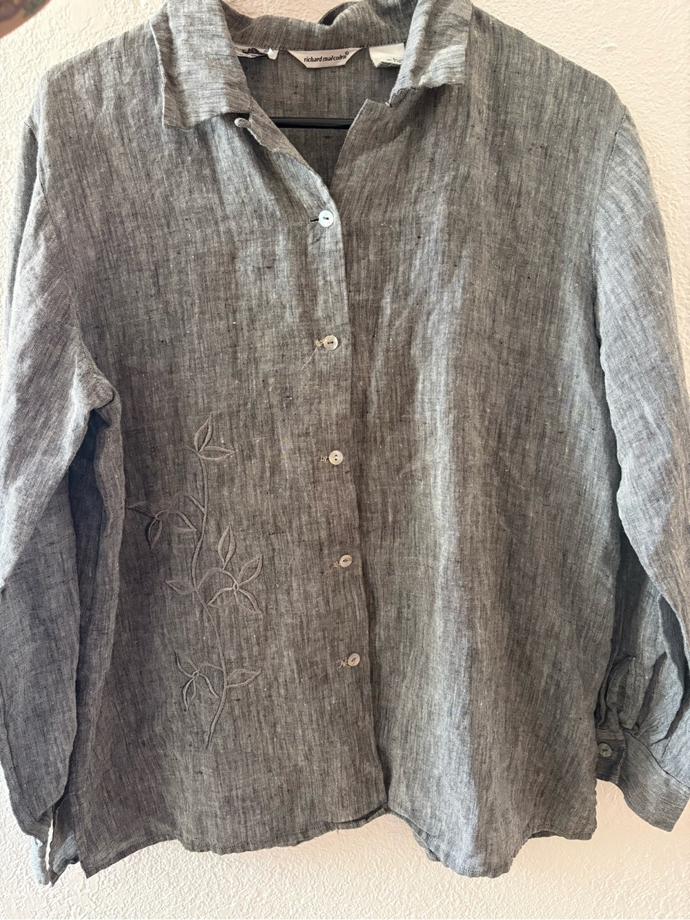 Richard Malcolm Women’s Gray Linen Button-Up Shirt